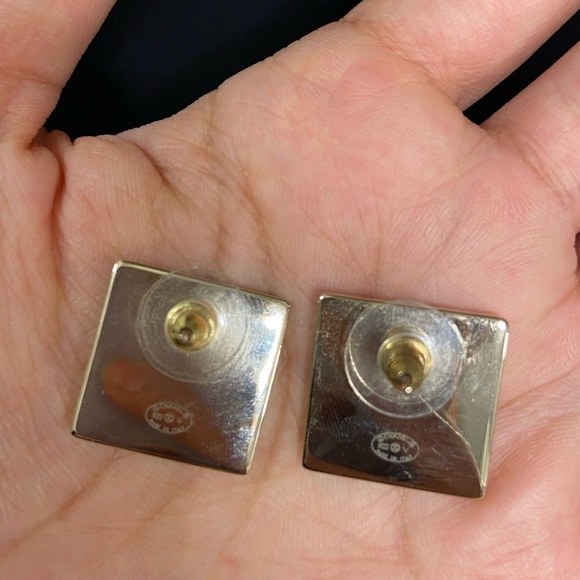 Chanel square earrings - Picture 2 of 2